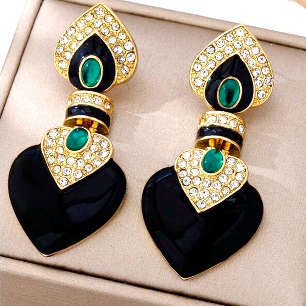 Luxury Rhinestone Heart Drop Earrings – Elegant Statement Jewelry
